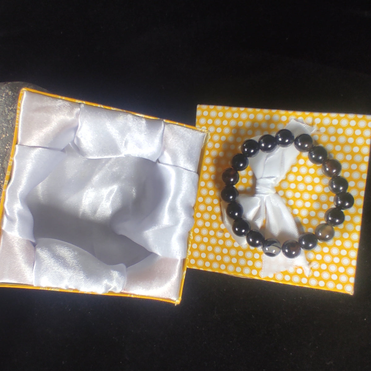 Aqeeq Stone Bracelet â Free Size Fit for All Black Color (16 beads 10mm Size ) Elastic